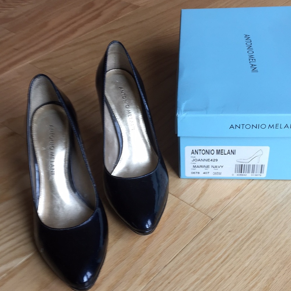 Antonio Melani navy heels Sz 6.5